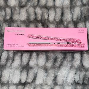 Downtown by Eva•NYC Ceramic Styling Iron. 1.25 inch.